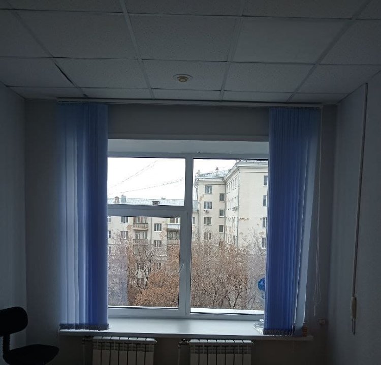 Жалюзи Вертикальные тканевые с установкой на потолок Армстронг, в ткани Акация сиреневый Жалюзи Вертикальные тканевые с установкой на потолок Армстронг, в ткани Акация сиреневый