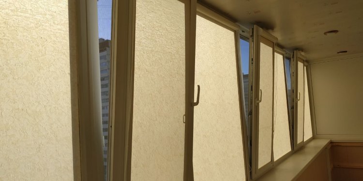 Кассетные рулонные шторы Уни 2 на балкон, ткань Шёлк светло- бежевый