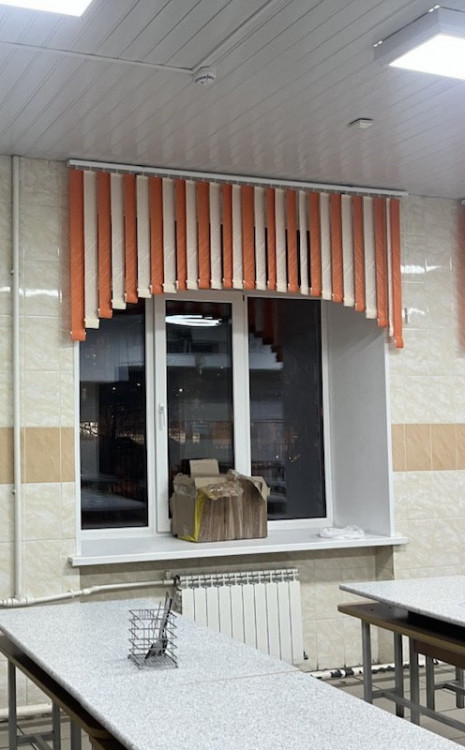 Жалюзи вертикальные арка с чередованием полос, в ткани Сандра Охра и Сандра Персик _S-108_S-03. Жалюзи вертикальные арка с чередованием полос, в ткани Сандра Охра и Сандра Персик _S-108_S-03.