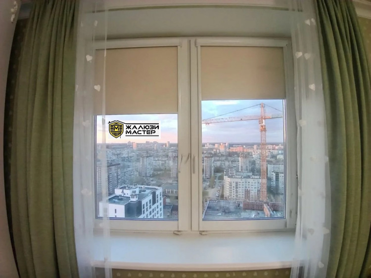 Кассетные рулонные шторы UNI 2 с тканью Сиде Black-out магнолия_2259. Кассетные рулонные шторы UNI 2 с тканью Сиде Black-out магнолия_2259.